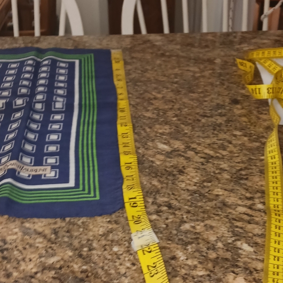 YSL Scarf Measurements 19x19 - Picture 4 of 9